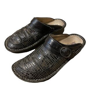 Alegria Seville Slip on leather mule shoes woman’s size 37